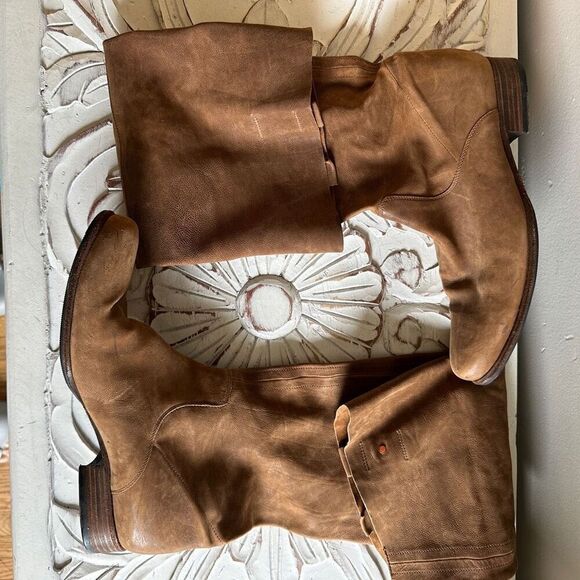 Hugo Boss textured knee high leather boot size 39 - Picture 2 of 7